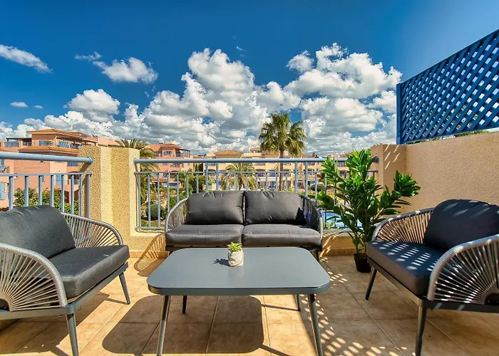 Limnaria Gardens H 202 アパート